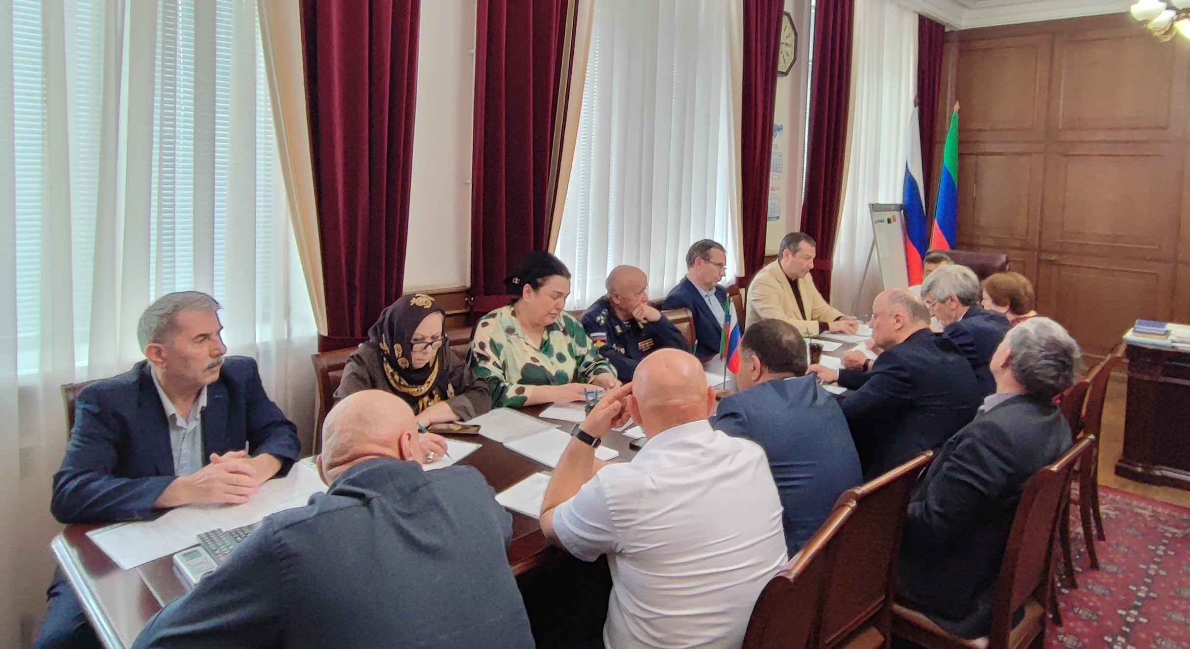 В Минтруде РД на заседании Общественного совета обсудили работу двух важных для региона фондов – «Защитники Отечества» и «Все вместе»